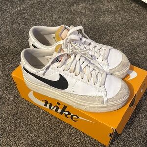 Nike White and Black Sneakers